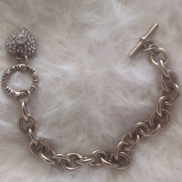 Chunky and Chic Charm Bracelet with Sparkly Heart Pendant and Link Closure - Picture 7 of 9